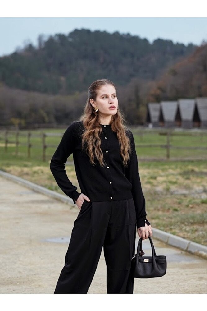 Maëlle Pure Black Gold Düğmeli Hırka
