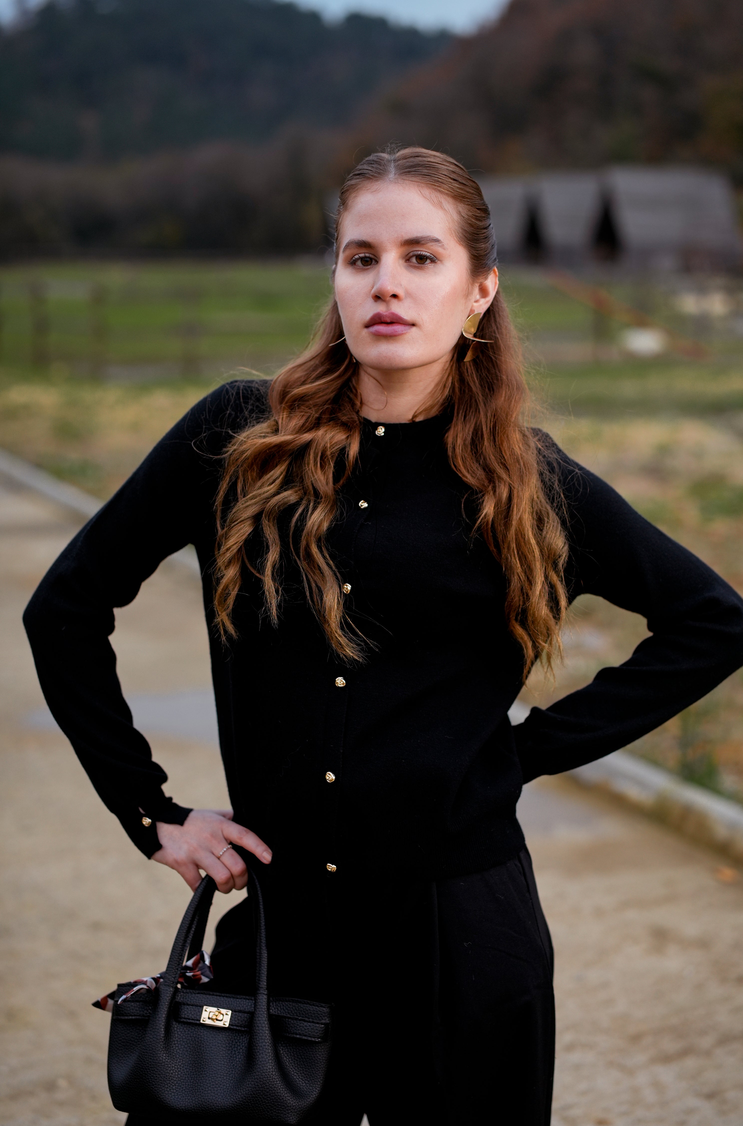 Maëlle Pure Black Gold Düğmeli Hırka